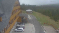 Parkoviště a hlavní vchod