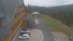 Parkoviště a hlavní vchod