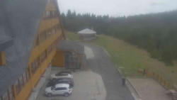 Parkoviště a hlavní vchod