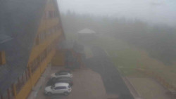 Parkoviště a hlavní vchod
