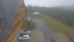 Parkoviště a hlavní vchod