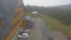 Parkoviště a hlavní vchod