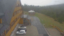 Parkoviště a hlavní vchod