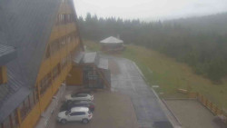 Parkoviště a hlavní vchod