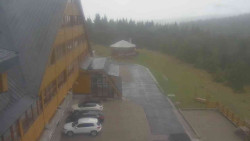 Parkoviště a hlavní vchod