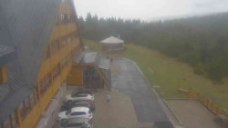 Parkoviště a hlavní vchod