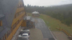 Parkoviště a hlavní vchod