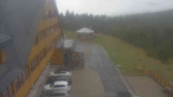 Parkoviště a hlavní vchod
