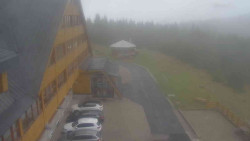 Parkoviště a hlavní vchod