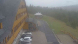 Parkoviště a hlavní vchod