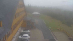Parkoviště a hlavní vchod