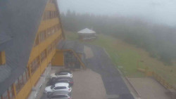 Parkoviště a hlavní vchod
