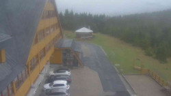 Parkoviště a hlavní vchod