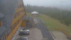 Parkoviště a hlavní vchod