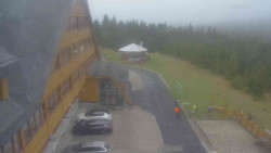 Parkoviště a hlavní vchod