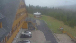 Parkoviště a hlavní vchod