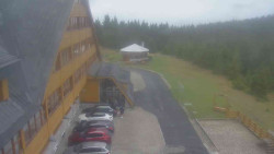 Parkoviště a hlavní vchod