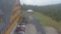 Parkoviště a hlavní vchod