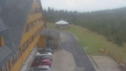 Parkoviště a hlavní vchod