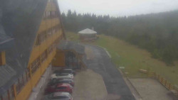 Parkoviště a hlavní vchod