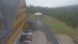 Parkoviště a hlavní vchod