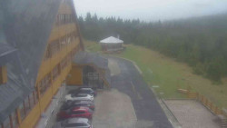 Parkoviště a hlavní vchod