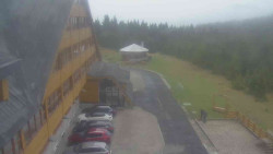 Parkoviště a hlavní vchod