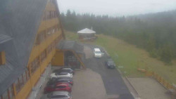 Parkoviště a hlavní vchod