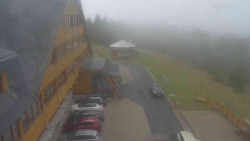 Parkoviště a hlavní vchod