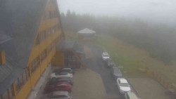 Parkoviště a hlavní vchod