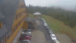 Parkoviště a hlavní vchod
