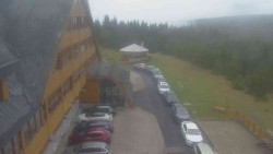 Parkoviště a hlavní vchod