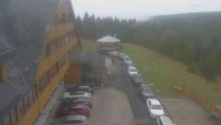Parkoviště a hlavní vchod