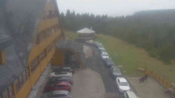 Parkoviště a hlavní vchod