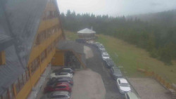 Parkoviště a hlavní vchod