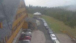 Parkoviště a hlavní vchod