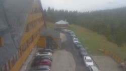 Parkoviště a hlavní vchod