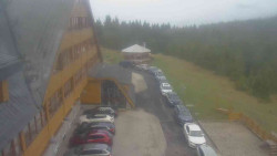 Parkoviště a hlavní vchod