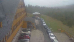 Parkoviště a hlavní vchod