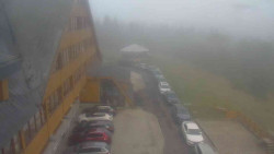 Parkoviště a hlavní vchod