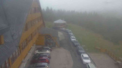 Parkoviště a hlavní vchod