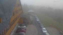 Parkoviště a hlavní vchod
