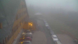 Parkoviště a hlavní vchod
