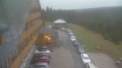 Parkoviště a hlavní vchod