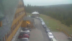 Parkoviště a hlavní vchod