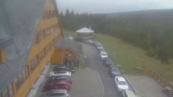 Parkoviště a hlavní vchod