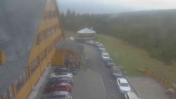 Parkoviště a hlavní vchod