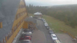 Parkoviště a hlavní vchod