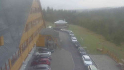 Parkoviště a hlavní vchod