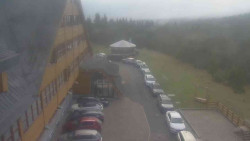 Parkoviště a hlavní vchod
